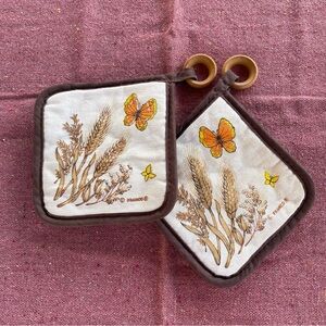 Franco | Vtg 70s Brown Wheat Butterflies Retro Potholders w/ Wood Hoops
